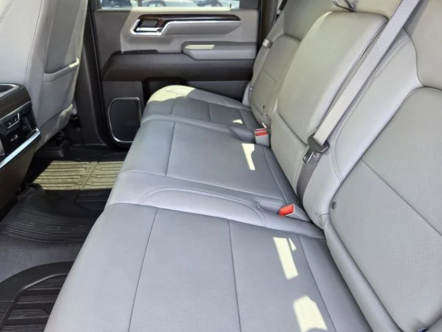 Used 2024 White GMC SLT image 29