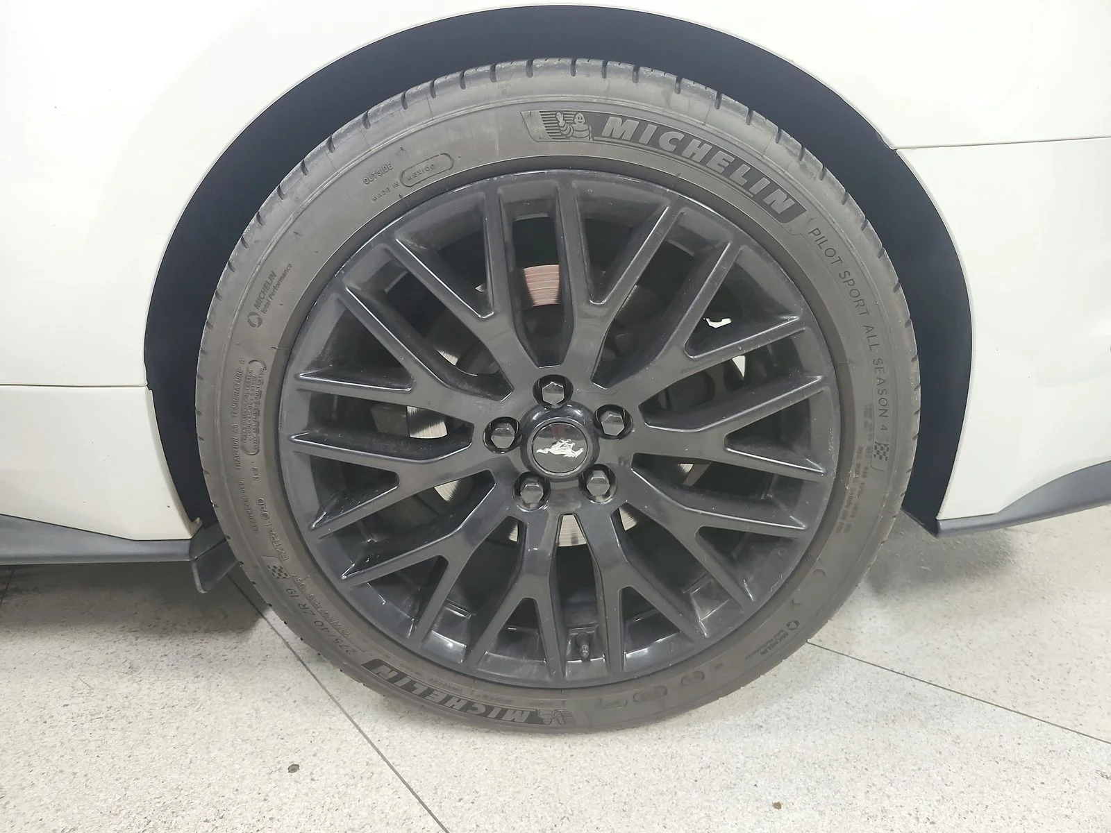 Used 2019 White Ford GT Premium image 13