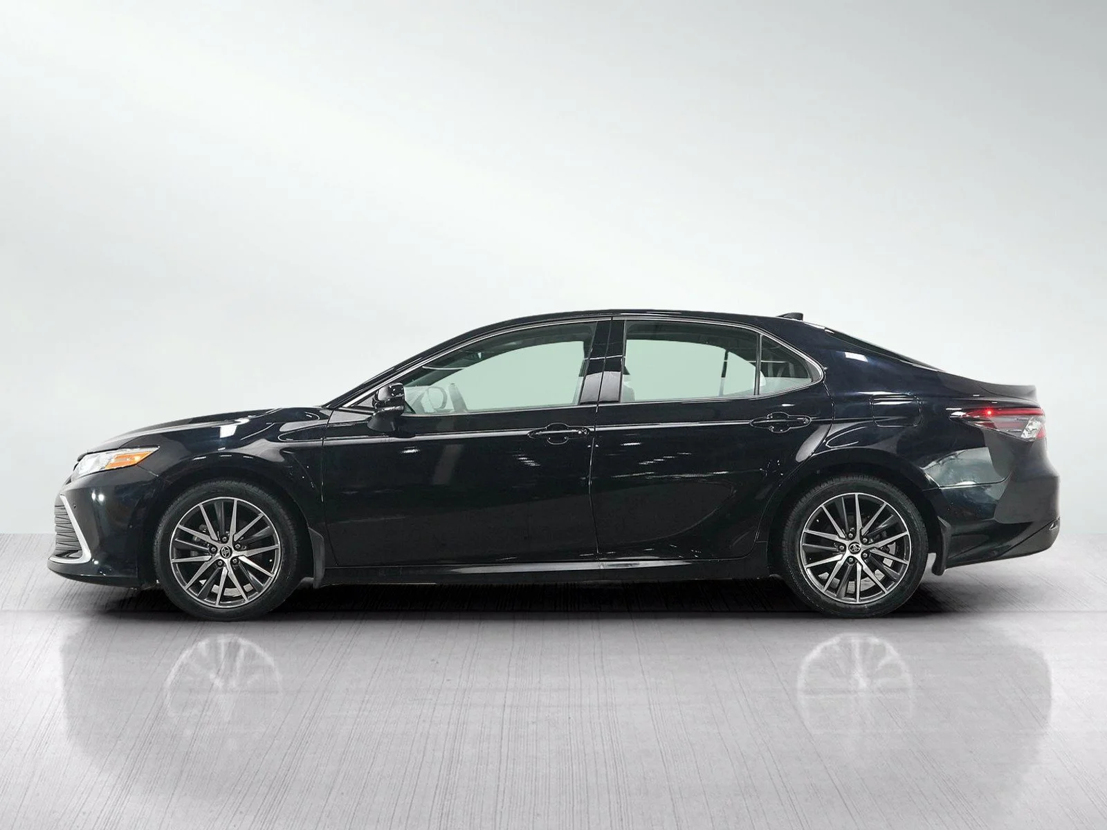 Used 2024 Toyota Camry XLE with VIN 4T1F11BK4RU110062 for sale in Wayzata, Minnesota