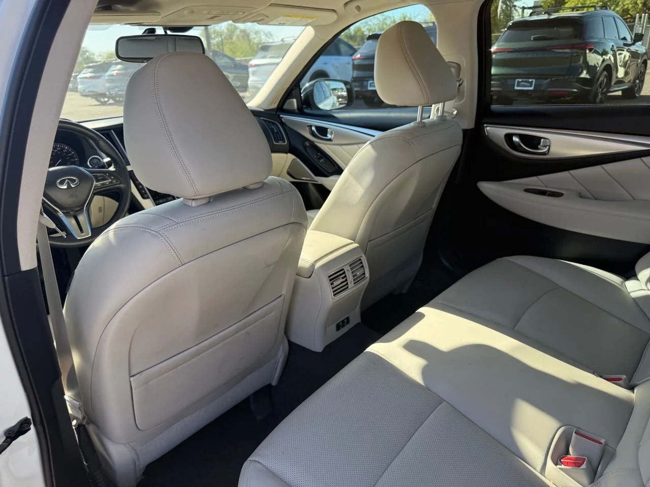 Used 2024 Majestic White INFINITI Luxe image 11