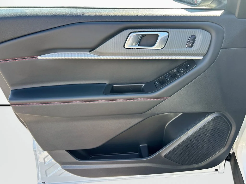 New 2027 Star White Metallic Tri-Coat Ford ST-Line image 27