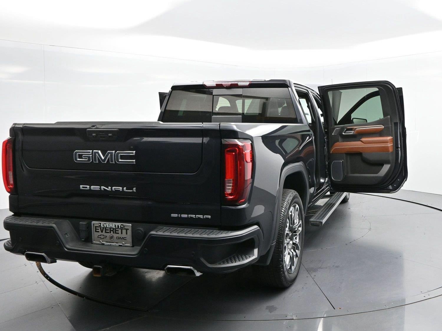 Used 2023 TITANIUM RUSH METALLIC GMC Denali Ultimate image 16