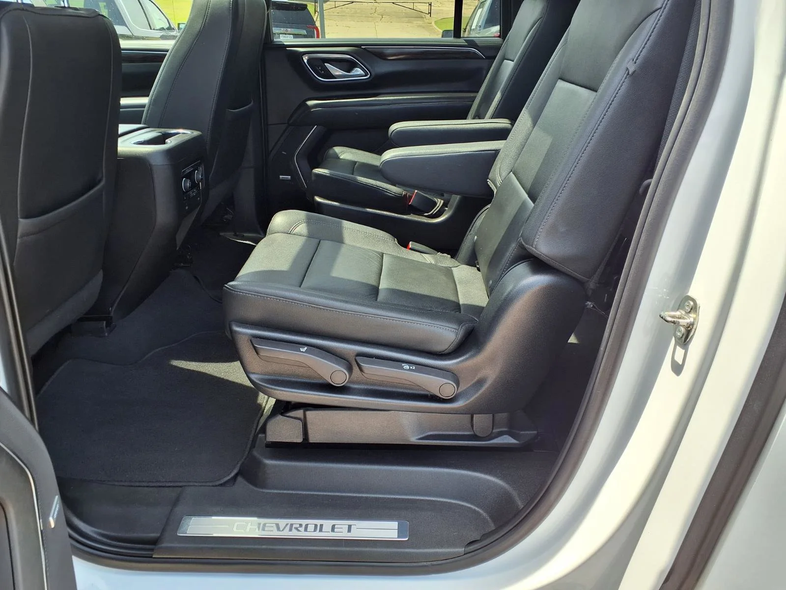 Used 2022 Summit White Chevrolet Z71 image 17