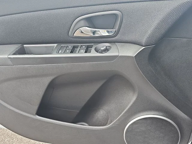 Used 2011 Silver Chevrolet 2LT image 25