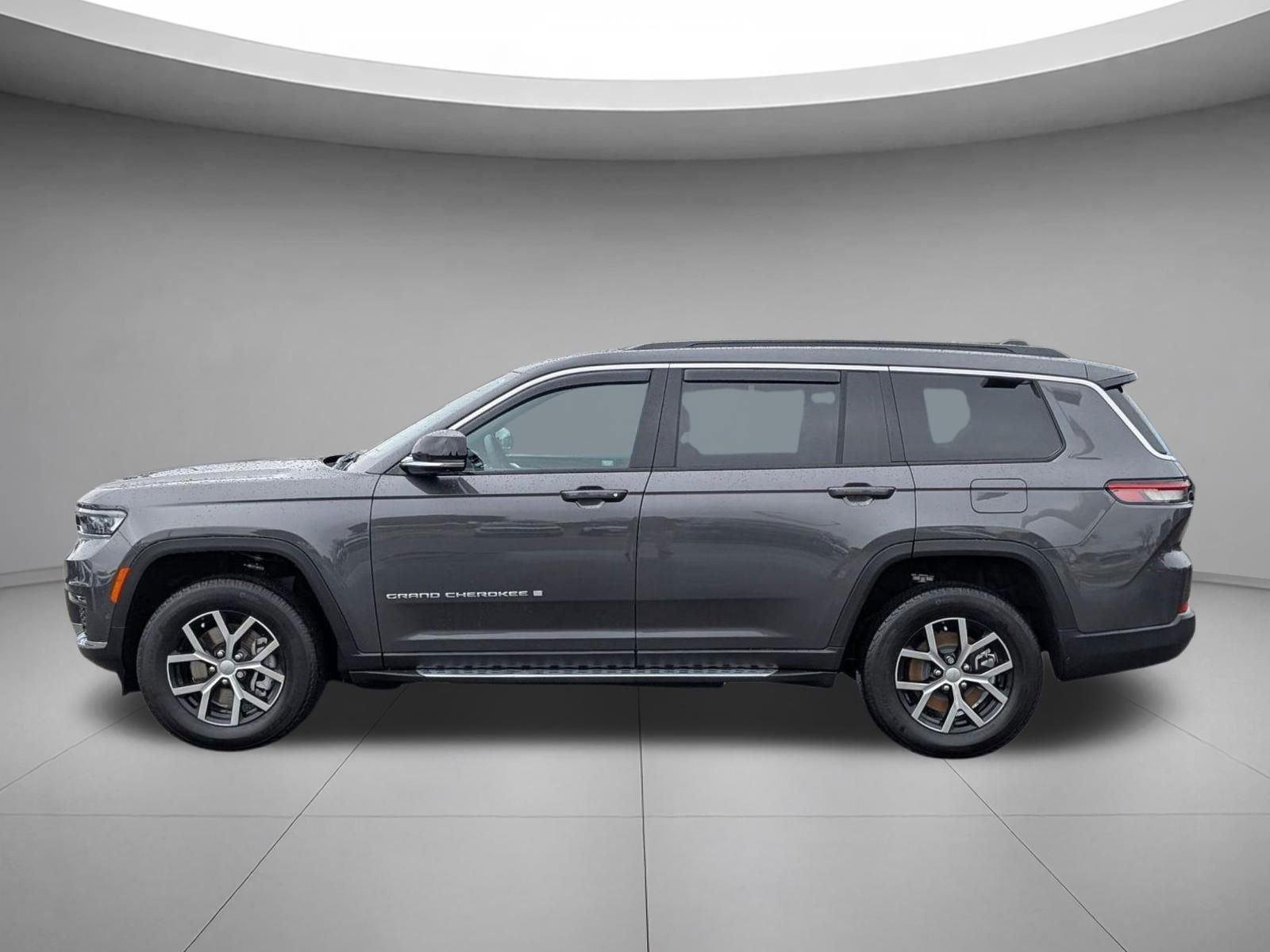 Used 2025 Baltic Gray Metallic Clearcoat Jeep Limited image 8