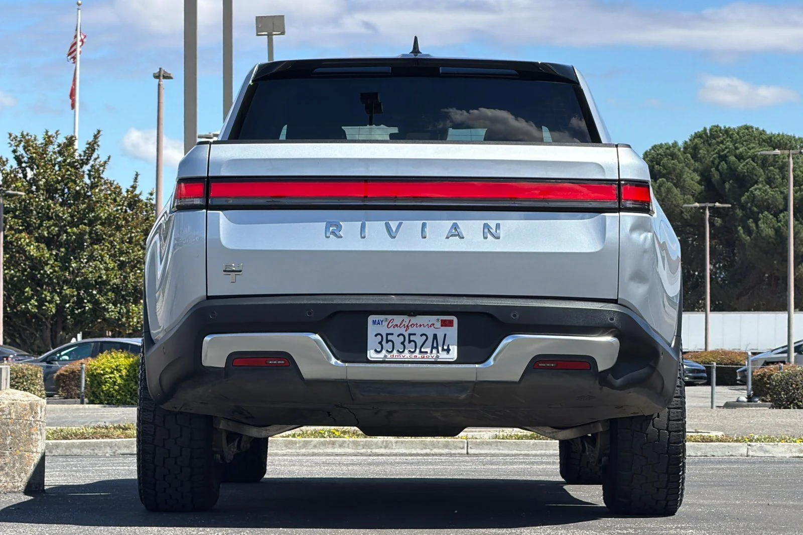 Used 2023  Rivian Adventure image 5