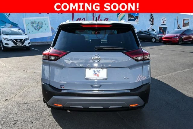 Used 2021 Gray Nissan SL image 4