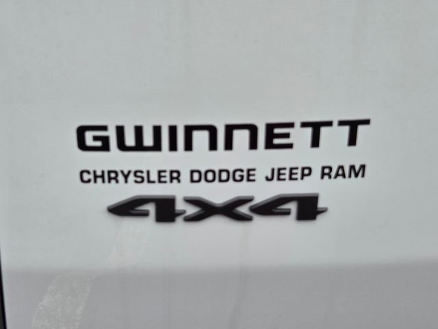 New 2026 Bright White Clear-Coat Exterior Paint Jeep Limited image 28