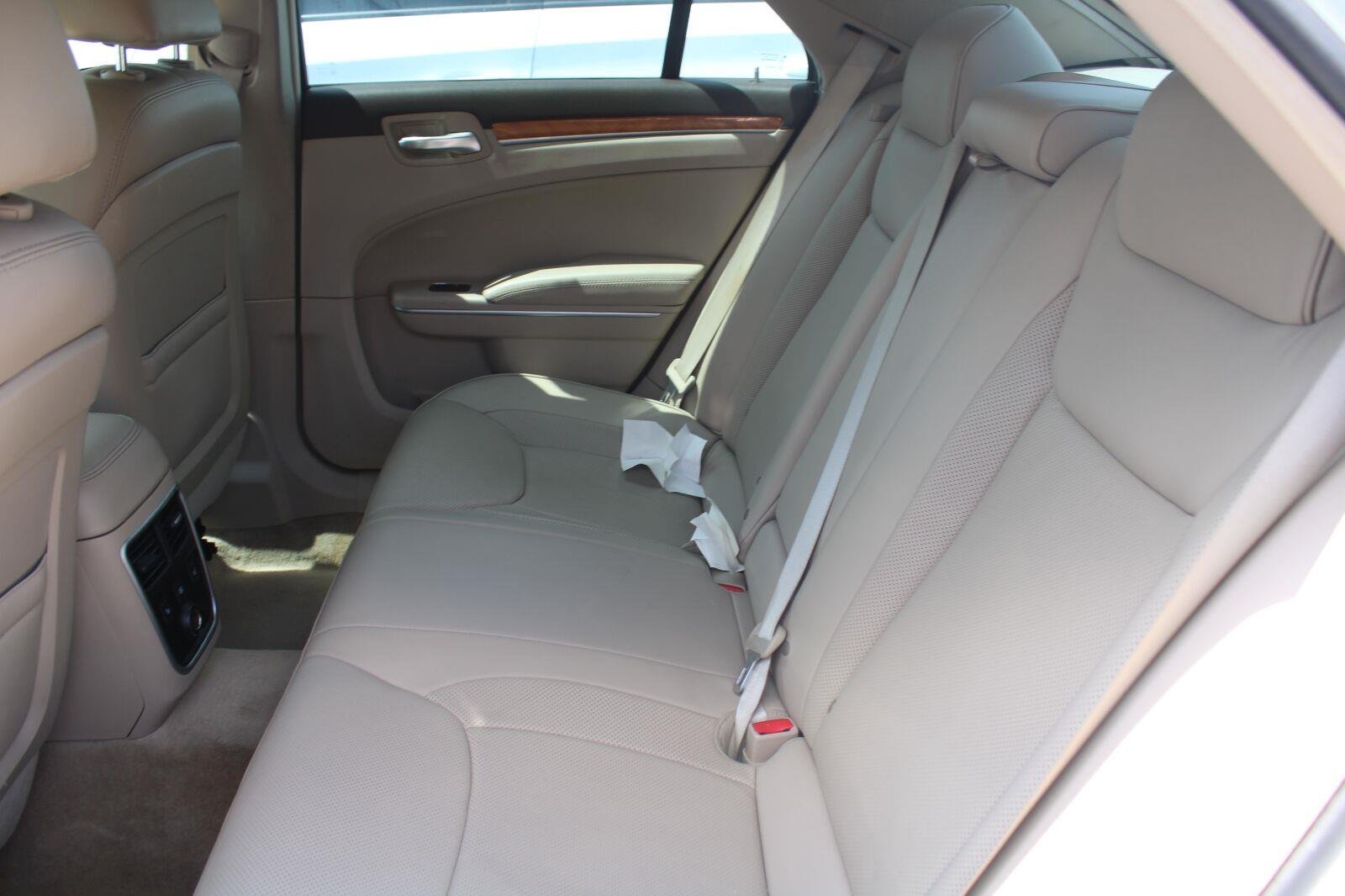 Used 2014 Bright White Clearcoat Chrysler 300C image 6