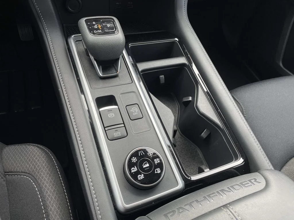 2025 Nissan Pathfinder SV - Photo 21