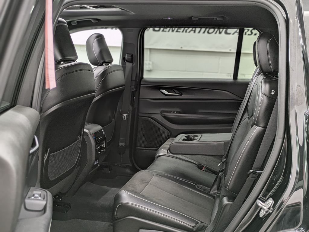 Used 2023 Black Jeep Altitude image 15