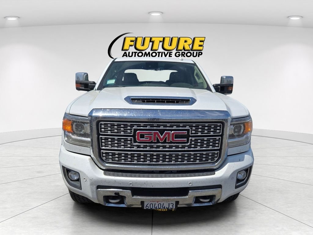 Used 2019 White GMC Denali image 2