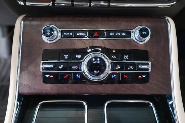 Used 2022 Blue Lincoln Grand Touring image 27