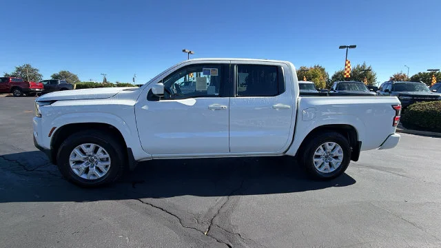 Used 2022 Glacier White Nissan SV image 7