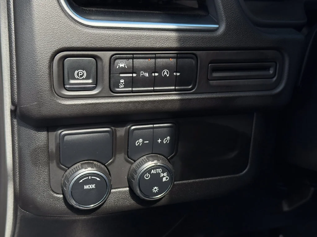 Used 2024 Summit White Chevrolet LT image 25