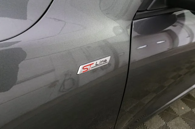 Used 2023 Gray Ford ST-Line image 7