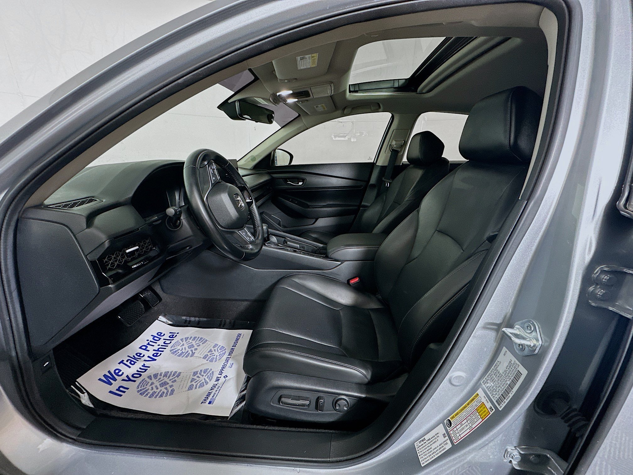 Used 2024 Solar Silver Metallic Honda EX-L image 2