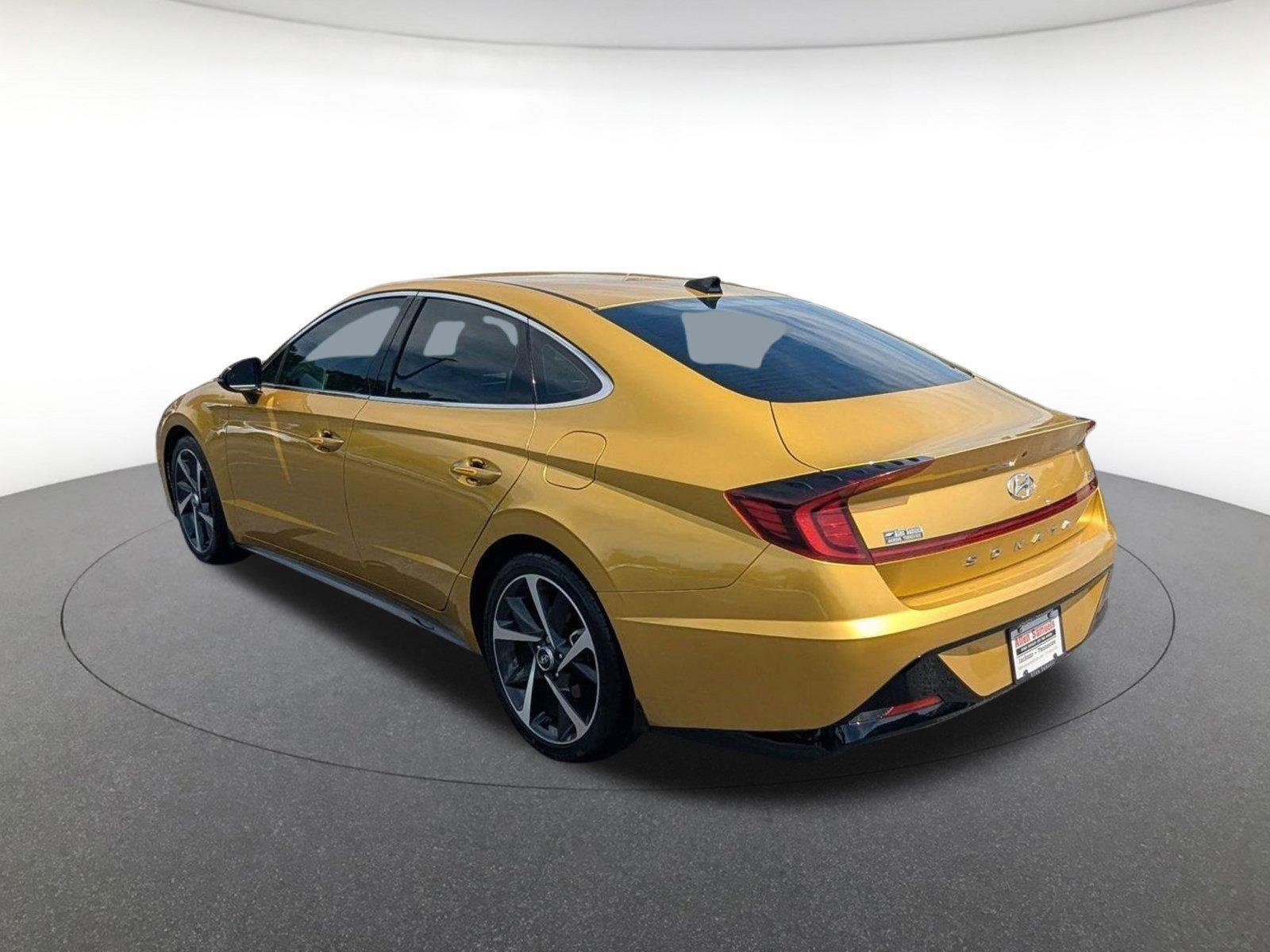 Used 2021 Glowing Yellow Hyundai SEL Plus image 6