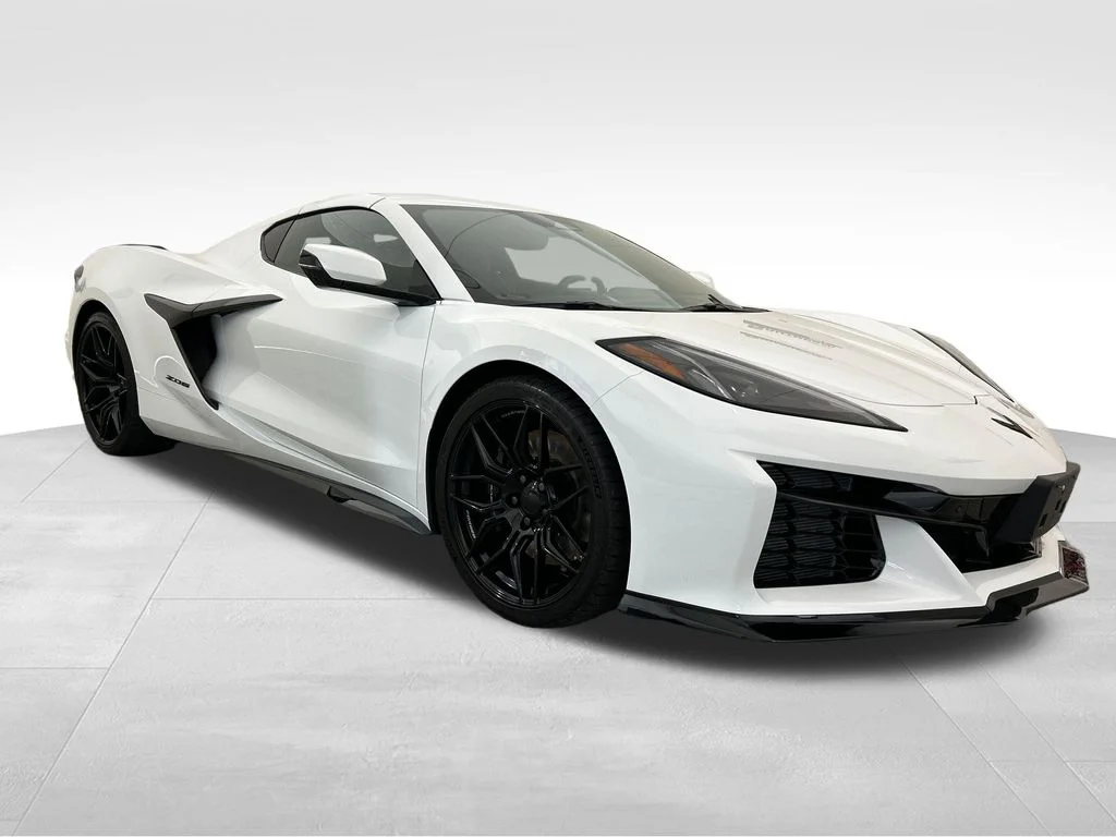 Used 2025 White Chevrolet Z06 image 7
