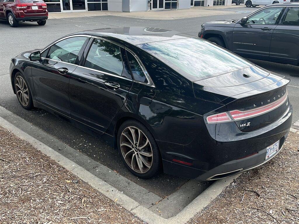 Used 2018 Black Velvet Lincoln Premiere image 5