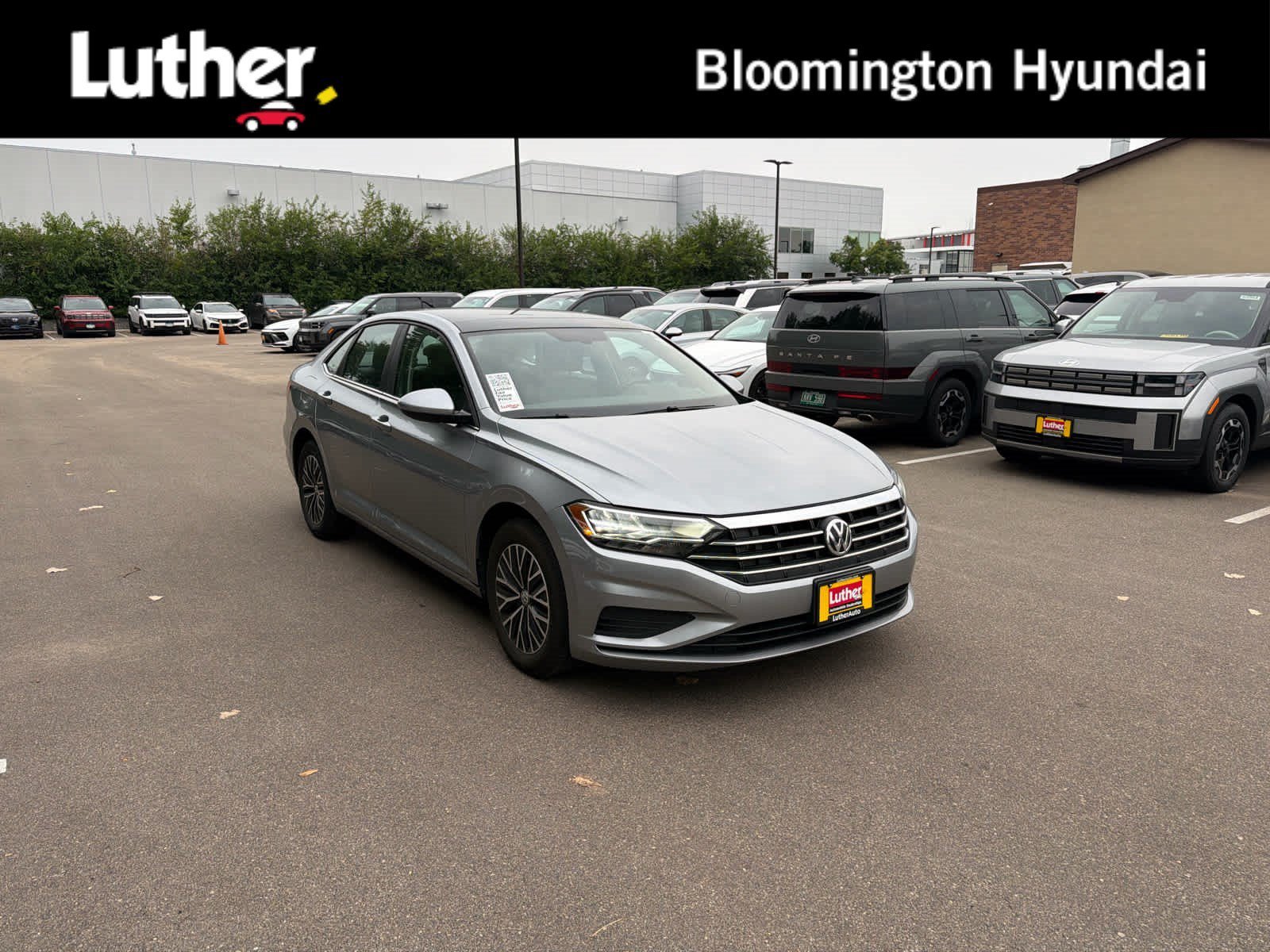 Used 2019 Pyrite Silver Volkswagen SE image 1