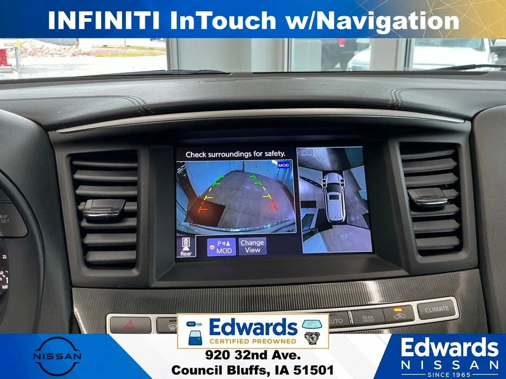 Used 2017 White INFINITI Base image 32