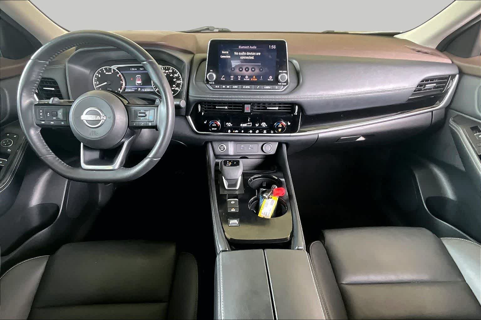 Used 2023 Pearl White Tricoat/Super Black Nissan SL image 31
