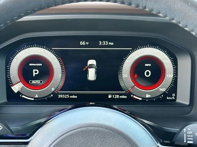 Used 2022 Gray Nissan Platinum image 13