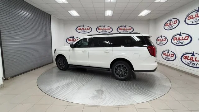 New 2027 Star White Metallic Tri-Coat Ford Platinum image 11