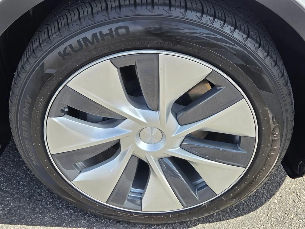 Used 2020  Tesla Long Range image 9