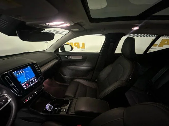 Used 2025 Onyx Black Metallic Volvo B5 Plus Bright Theme image 34
