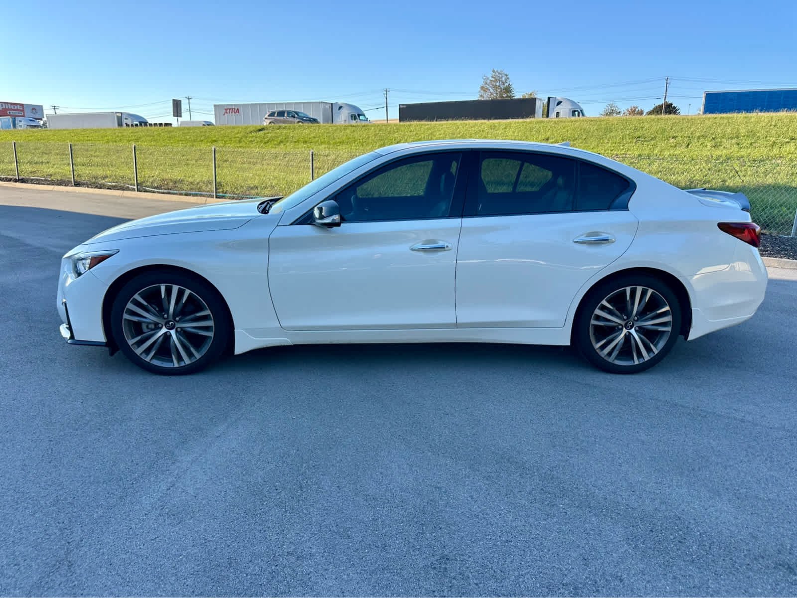 Used 2023 Majestic White INFINITI SENSORY image 8