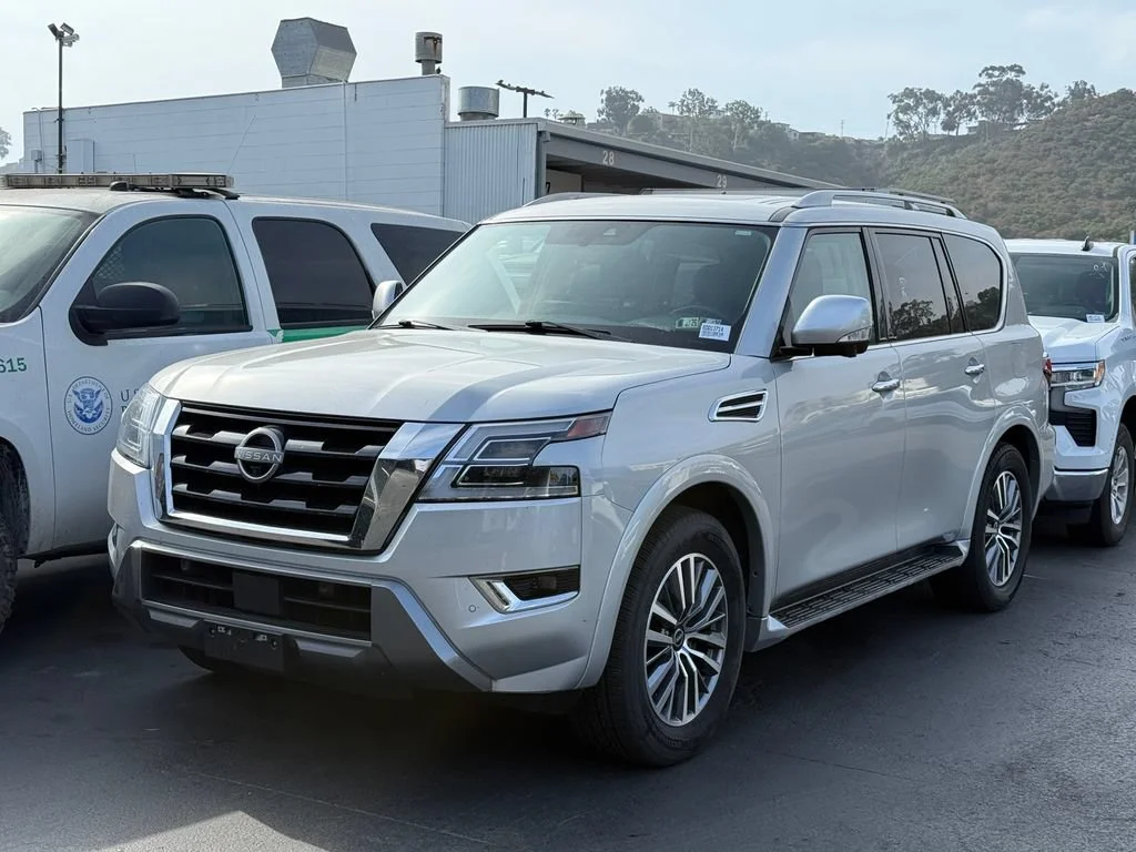 Used 2024 Silver Nissan SL image 12