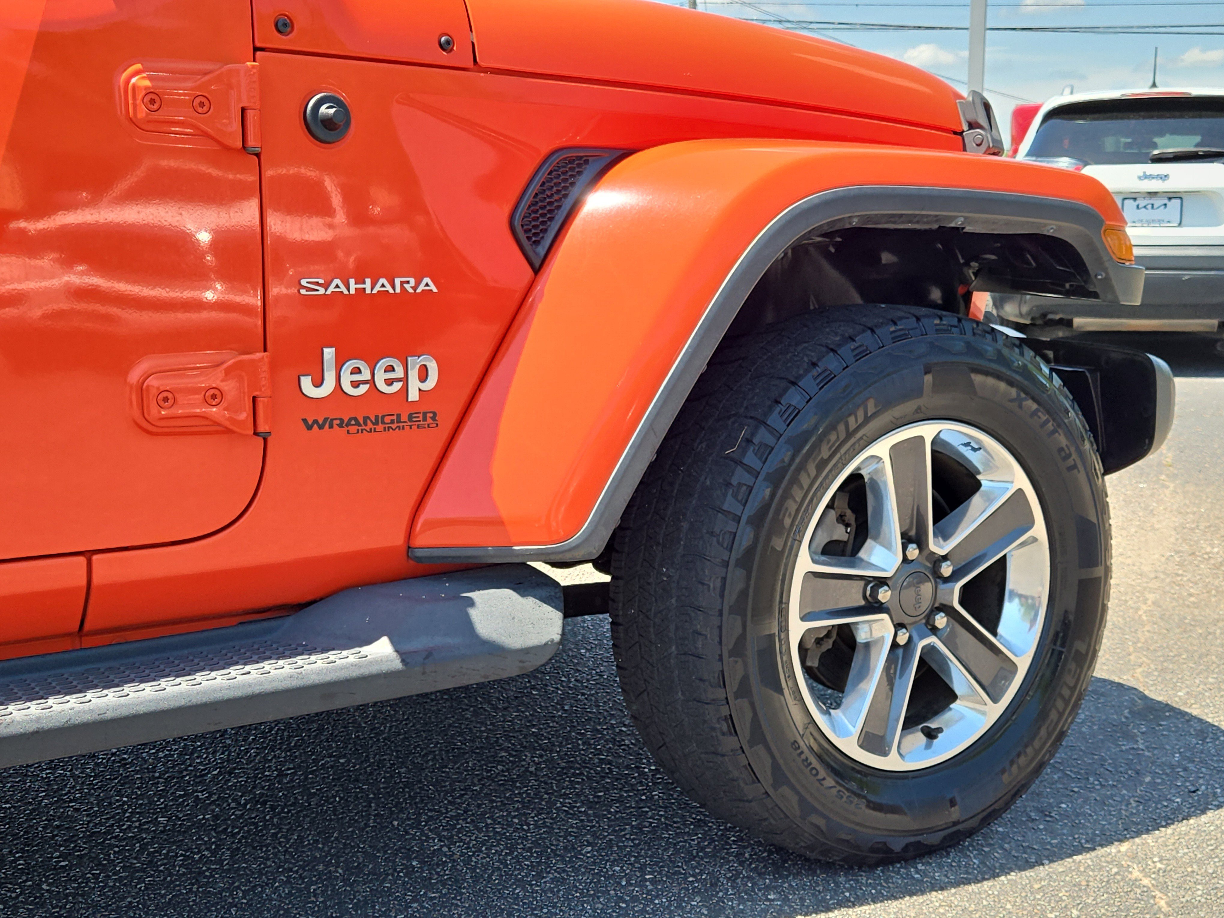 Used 2020 Punkn Metallic Clearcoat Jeep Sahara image 11