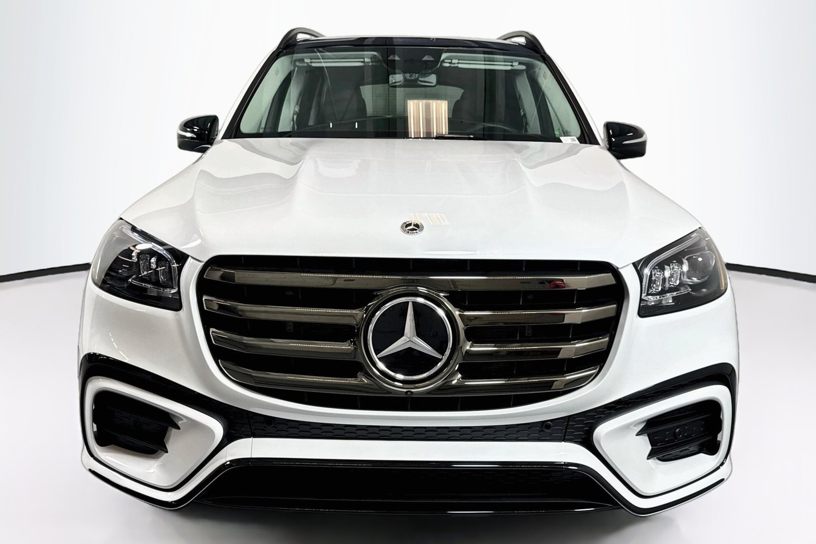 New 2026 MANUFAKTUR Moonlight White Metallic Mercedes-Benz GLS 450 image 2