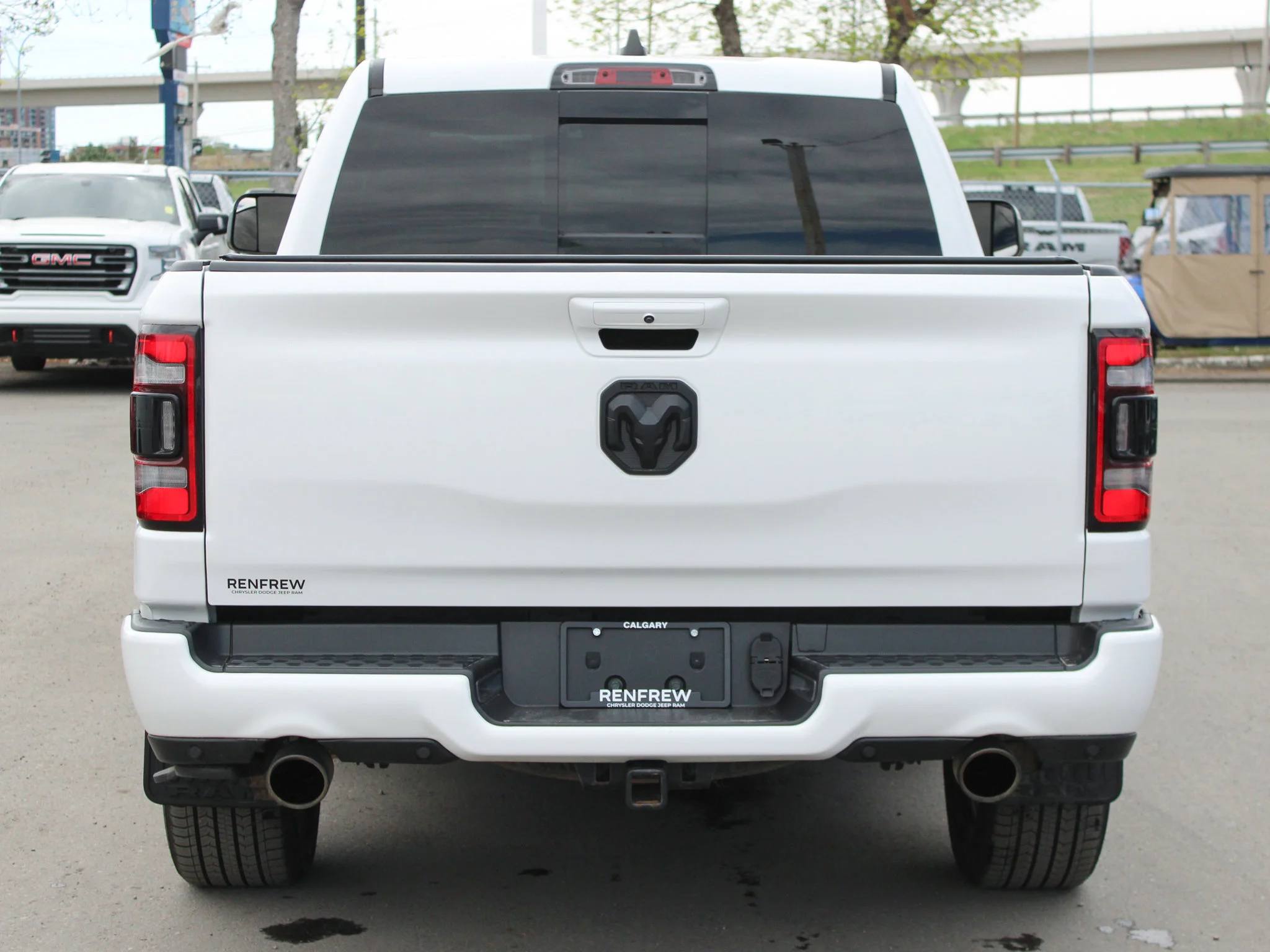 Certified Used 2022 White RAM Sport * No Accidents | HEMI V8 | Remote Start | Trailer Tow Group | Apple CarPlay | Bed Utility image 15