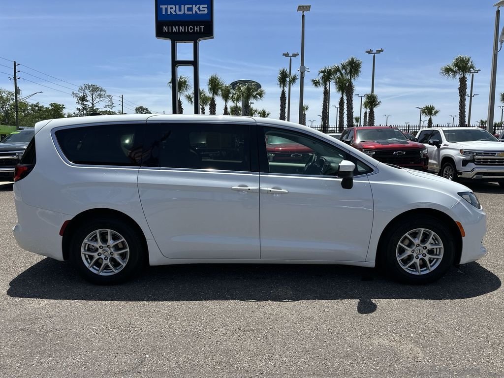 Used 2023 White Chrysler LX image 17