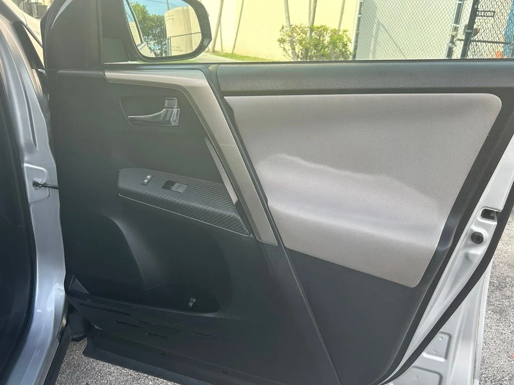 Used 2015 Silver Toyota XLE image 25