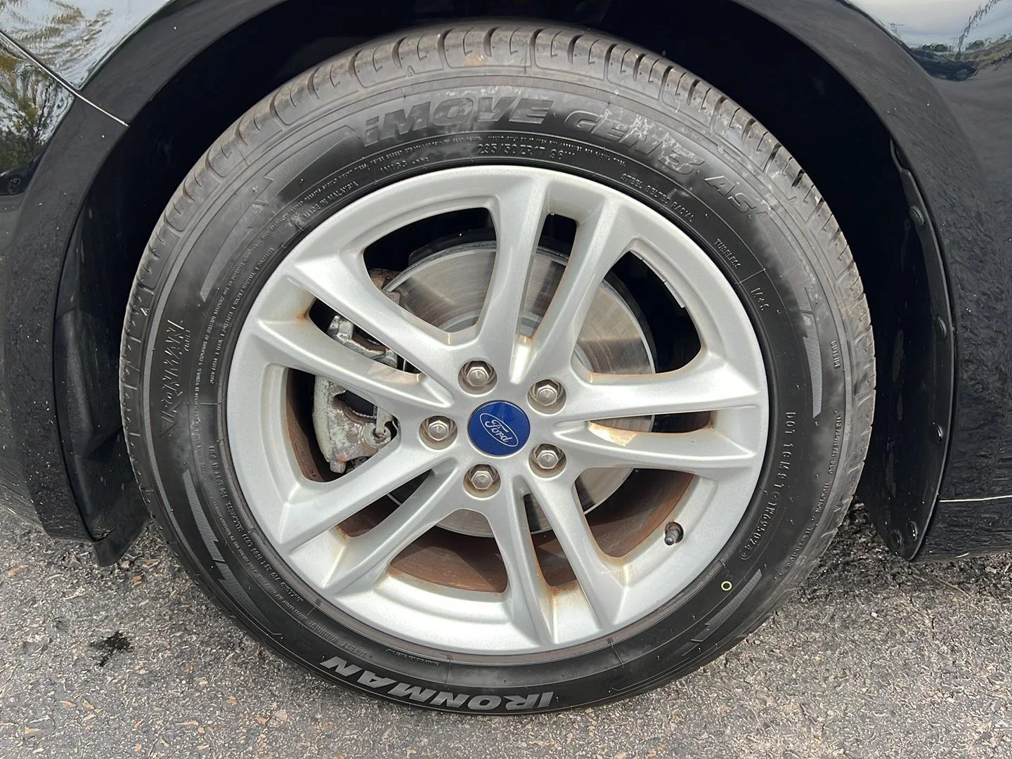 Used 2018 Shadow Black Ford SE image 26