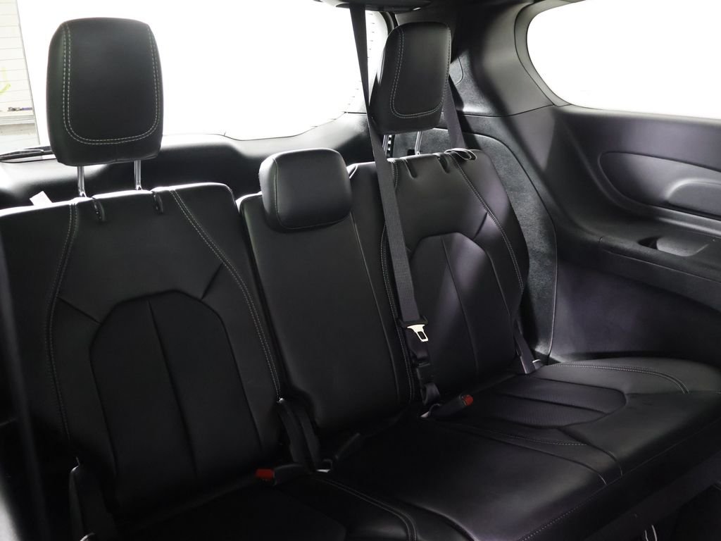 2025 Chrysler Pacifica Select - Photo 30