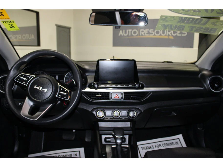2023 Kia Forte LXS - Photo 14