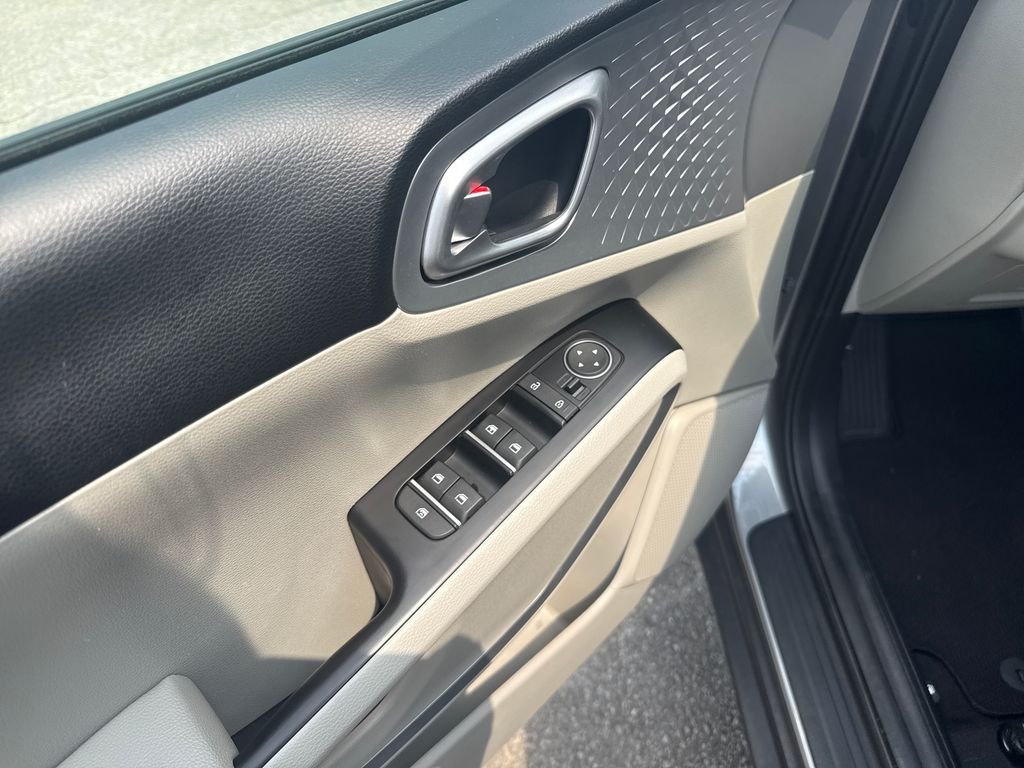 2025 Kia Soul LX - Photo 11