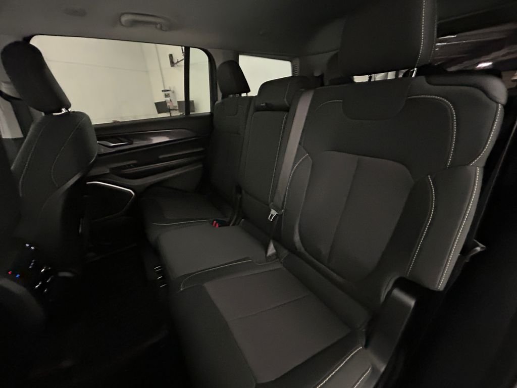 Used 2021 White Jeep Laredo image 19