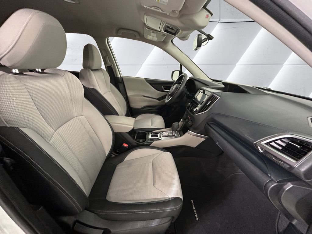Used 2021 White Subaru Base image 13