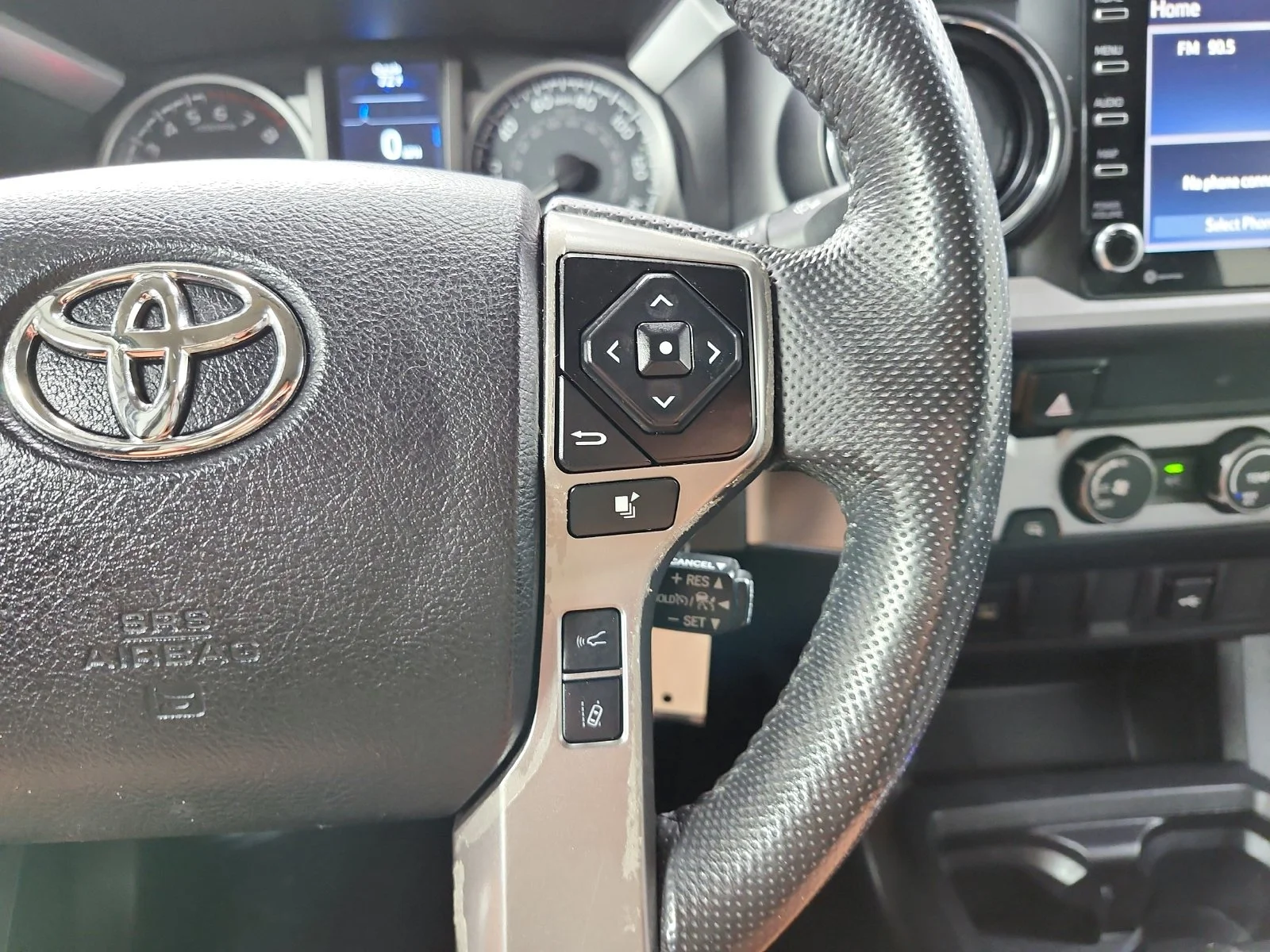 Used 2022 Silver Toyota SR5 image 22