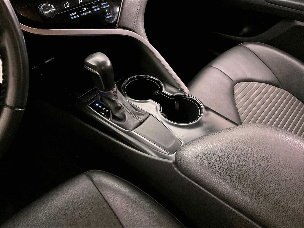 Used 2020 Silver Toyota SE image 19