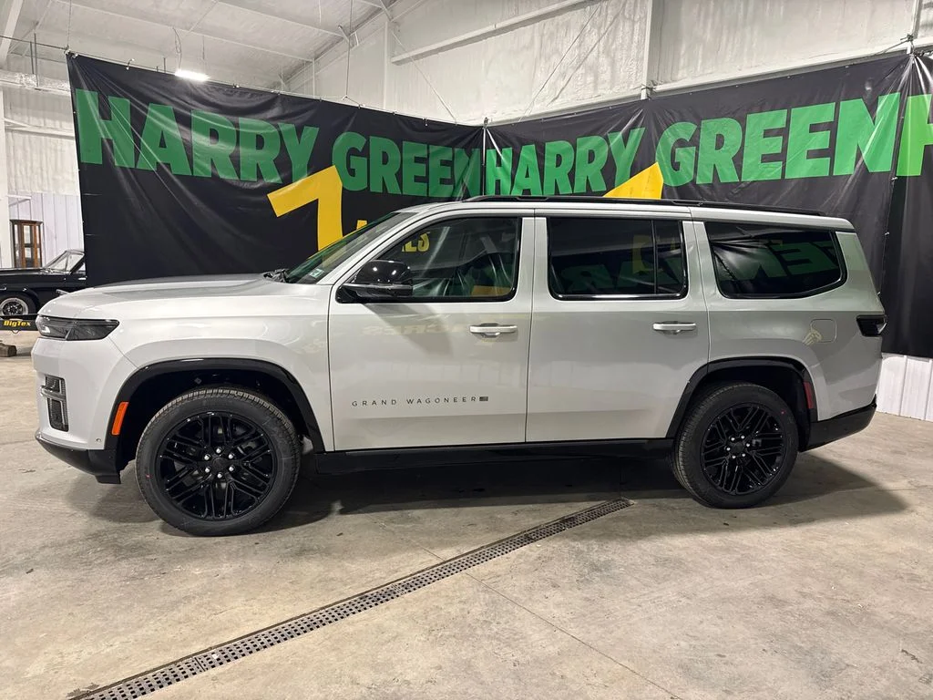New 2026 Silver-Zynith Exterior Paint Jeep Limited Reserve image 3
