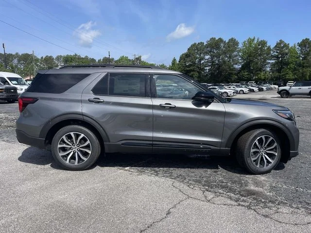New 2026 Carbonized Gray Metallic Ford ST-Line image 2