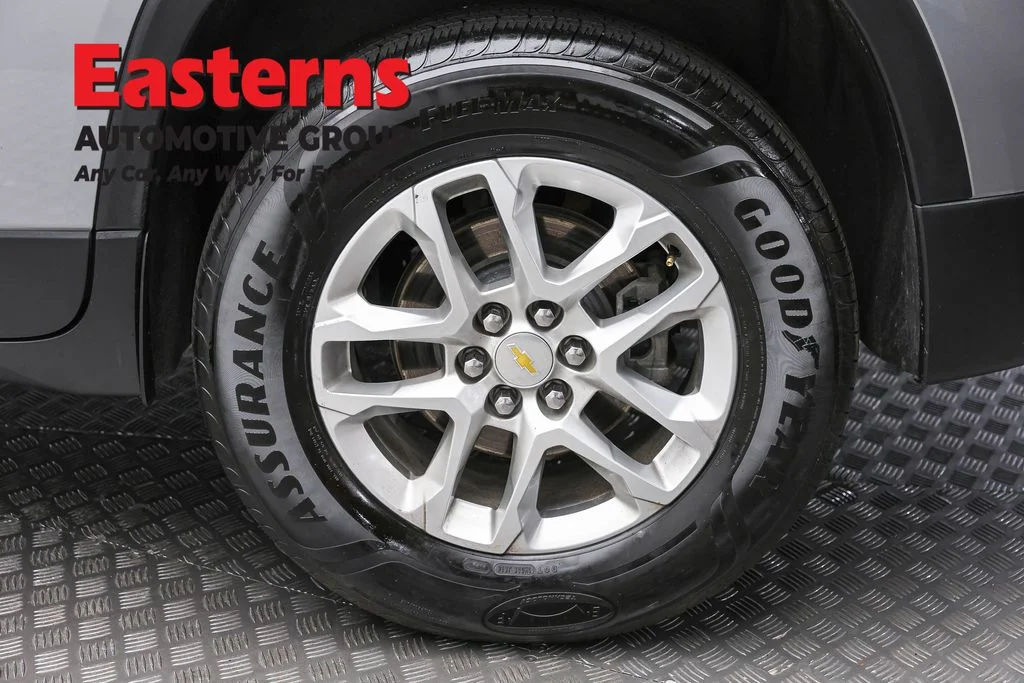 Used 2023 Gray Chevrolet LS image 8