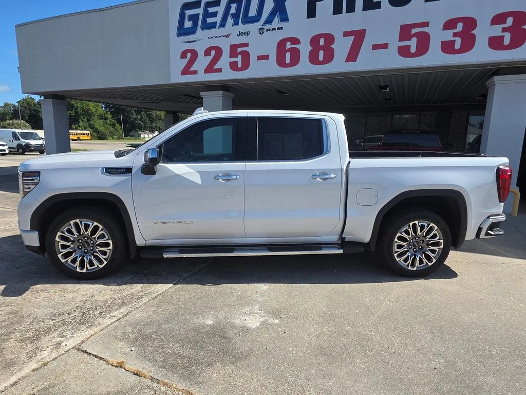 Used 2024 White GMC Denali image 3